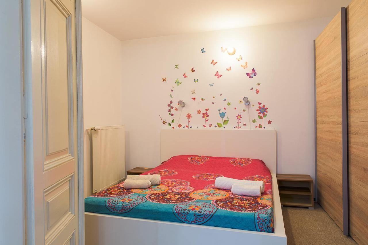 Center Walking Apartment And Room بوخارست المظهر الخارجي الصورة