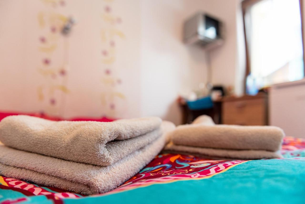 Center Walking Apartment And Room بوخارست المظهر الخارجي الصورة
